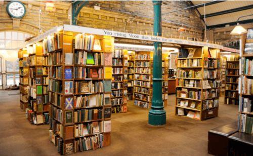 网红书店人来人往,网红书店的人来人往